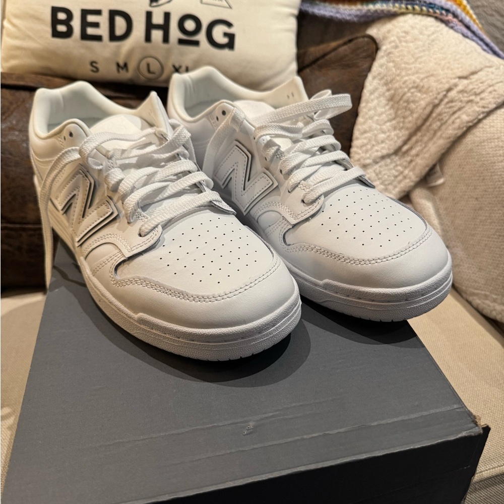 Sneakers
New Balance 
White / White
BB480W
US 10